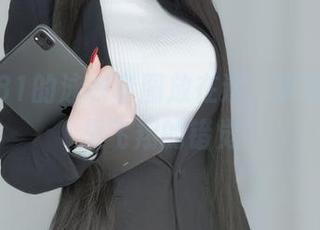 把白银81的泳衣套图放在这，真有种在水里飞翔的错觉