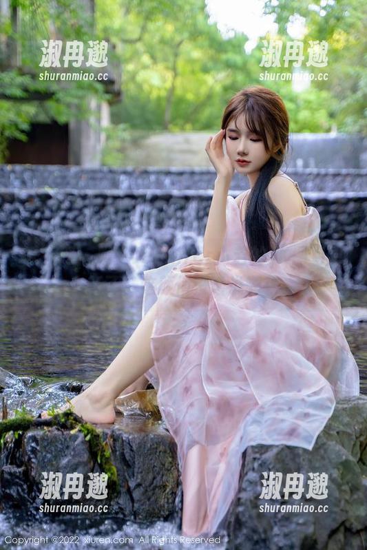 秀人网 - 哟，Jennifer小若的JK图包更新了，这颜值没话说啊！