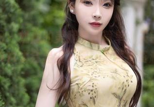 秀人网 – 奶瓶的美腿真不简单，关键是这牛仔裤也太会显瘦了吧，果然是资源满满。