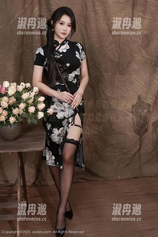 秀人网 - 体操服与奶芙乔乔的碰撞，在原图里是个奇遇，精选时总是停在那一瞬，失去了重力吗？