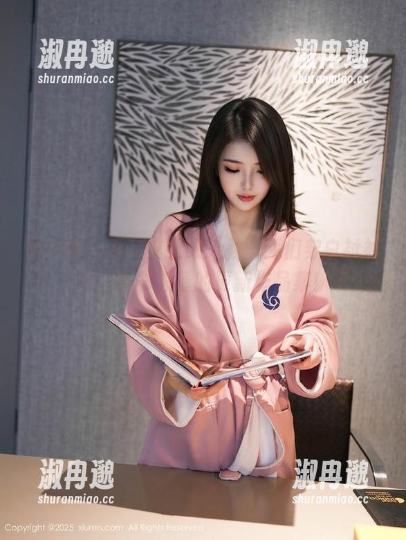 秀人网 - 林文文又来“教”我们穿白衬衫了，秘书必备的更新作品集！