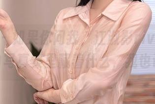 秀人网 – 如果你问我，江淑影river的最新纯白写真集里藏着什么，我也说不清
