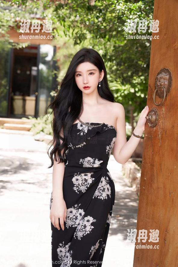 秀人网 - 知道油田溪溪有多火吗？美脚图库的精选让我想一探到底。