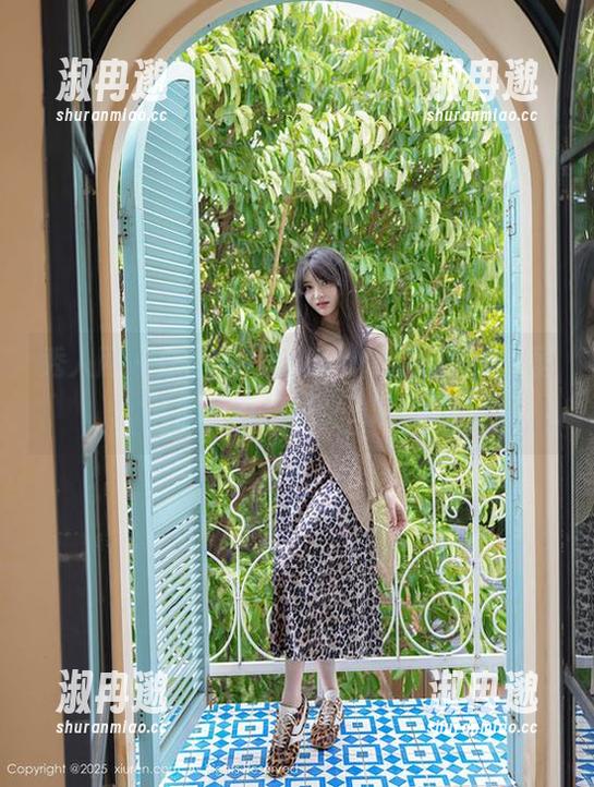 秀人网 - 作品里，蕊蕊ruirui展现了万圣节的极简和极致，啧啧...