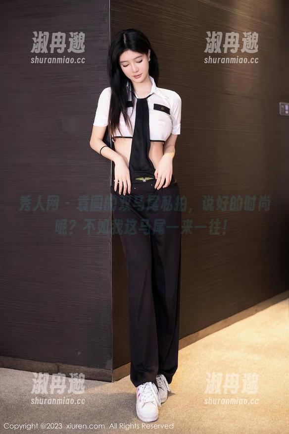 秀人网 - 袁圆的双马尾私拍，说好的时尚呢？不如我这马尾一来一往！