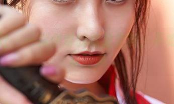 蜜桃社 – 一探伊琳的裸足定制：不如我想象的美