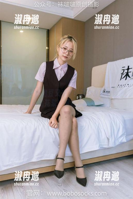 袜啵啵 - 小甜豆又来了！这次是黑色丝手套的隐秘花絮，图包下载走一波！