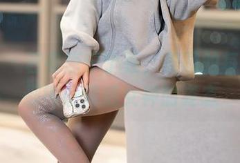语画界 – 若有唐宁宁在，美图的每个角落都得旋转成女神的姿态