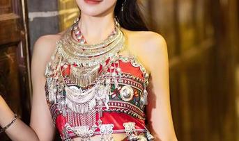 语画界 – 私拍图集大赏——绯月樱-Cherry白丝魅惑姿态，简直让我再看！