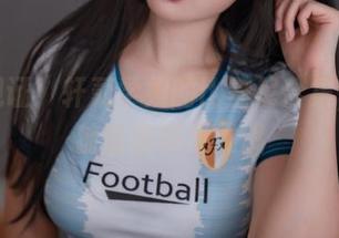 在线见证！轩萧学姐的比基尼合集，玩水前请保持优雅哦