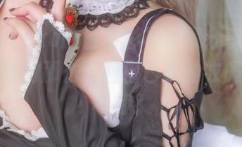 魅瞳meroko的白衬衫写真集分享，真的有人能做到那么丢回自己家的衣服看着像模特？