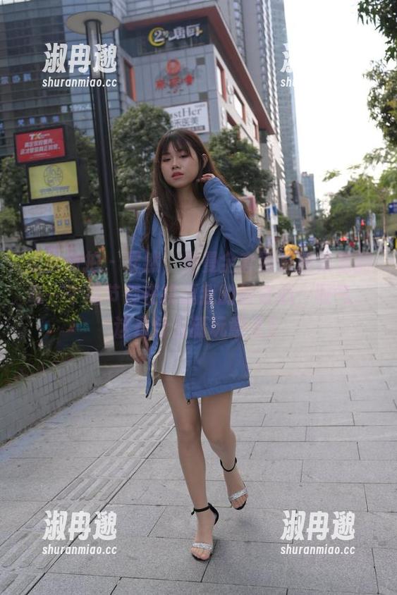 魔镜街拍 - 显然，曼曼全套网袜图集里的每一个细节都在挑逗我的好奇心，叹气，这是什么新玩意儿？