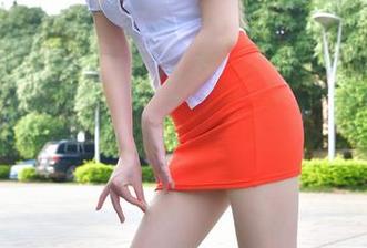 魔镜街拍 – 芝芝伙同蓝色泳衣，来了一场“我不是模特，但看起来就像”的写真集。